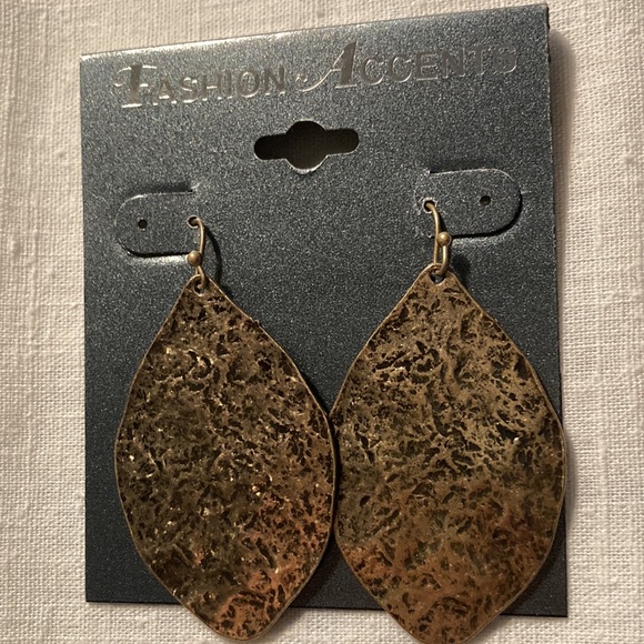 NWOT FASHION ACCENTS ant. gt metal appx  2 1/4” x 1 1/4” ears $18 - Picture 5 of 6